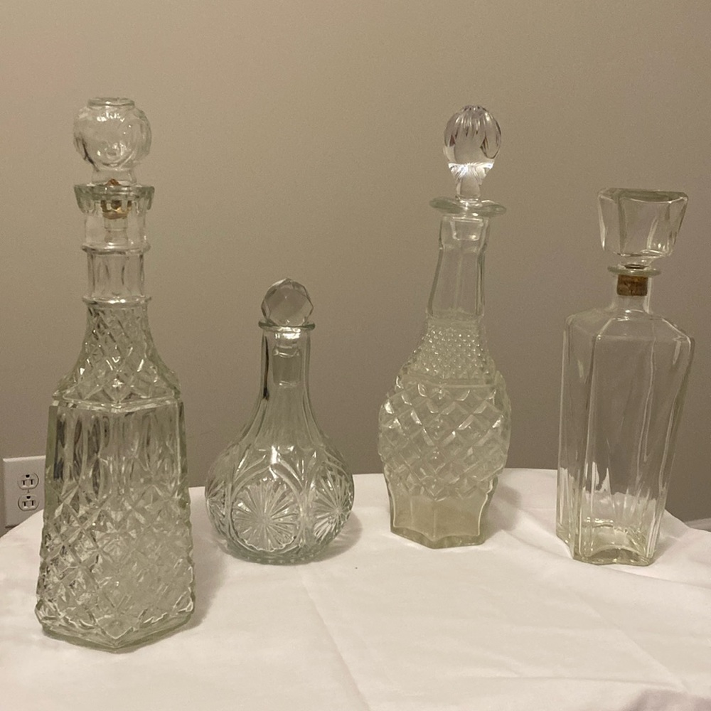 Set of 4 decanters